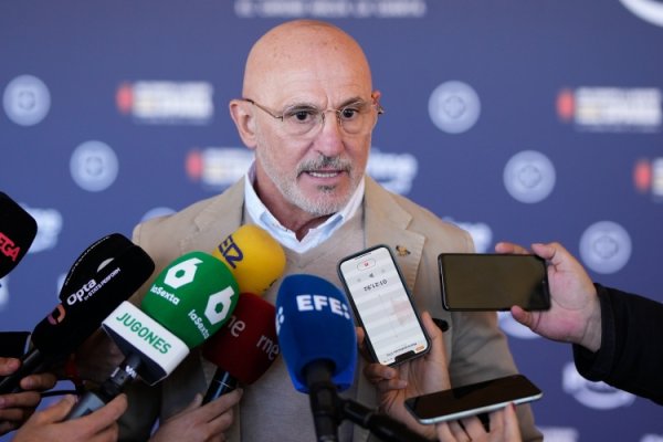 西班牙主帅:巴萨未提前见知亚马尔伤情令东谈主震悚 抓教生存从未阅历